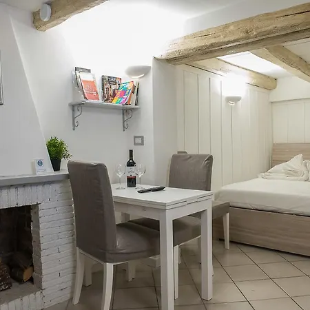 Domus Tiberina Апартаменты Рим