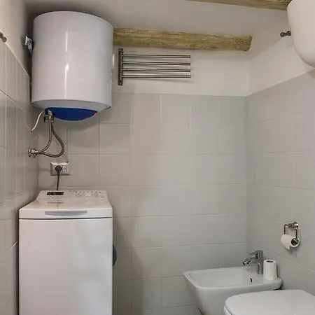 Domus Tiberina * Рим