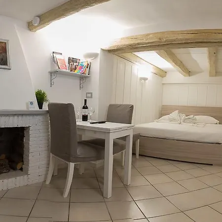 Domus Tiberina Апартаменты