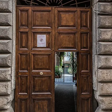 Domus Tiberina * Рим